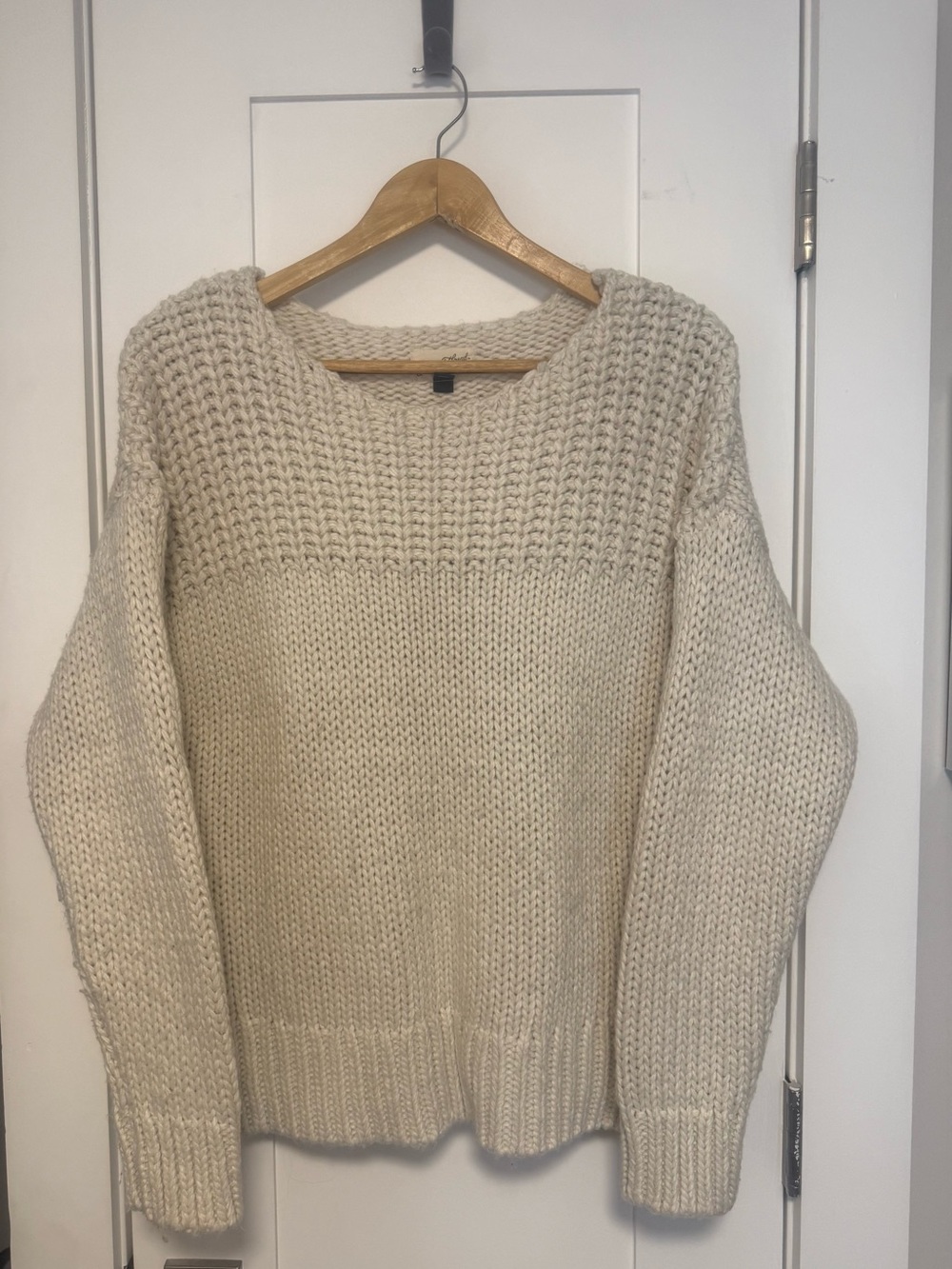 Universal Thread Cream Chunky Knit Crewneck Sweater